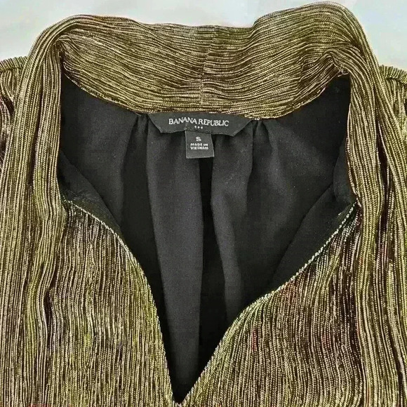 ✨Like New✨ Banana Republic Metallic Flutter Sleeve Top, Gold, Size S - Picture 5 of 10